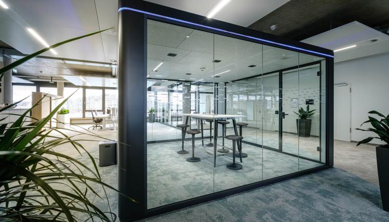 Focused teamwork – the meeting cubicle is perfect for this.